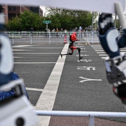 Półmaraton robotów humanoidalnych E-Town 2026 w Pekinie