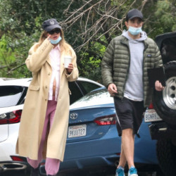 Ciężarna Suki Waterhouse na spacerze z Robertem Pattinsonem