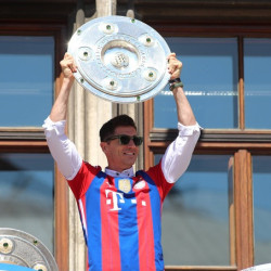 Robert Lewandowski z paterą za mistrzostwo Niemiec