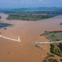 Wylew rzeki Cauca i zawalenie tamy w północnej Kolumbii