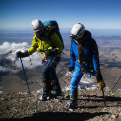 Wspinają się na najwyższy szczyt Meksyku z protezami nóg