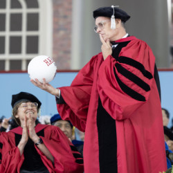 Tom Hanks otrzymał honorowy doktorat na Harvardzie