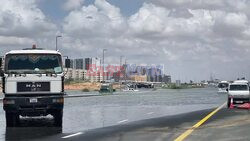 Rekordowe deszcze spowodwały powódź błyskawiczną w Dubaju - AFP
