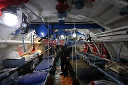 Radziecka łódź podwodna cumuje w albańskiej Wlorze