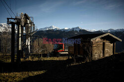 Pozamykane kurorty narciarskie we Francji - AFP