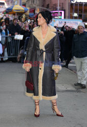 Katy Perry w płaszczu z futerkiem