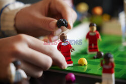 Kobieca drużyna piłkarska z klocków LEGO