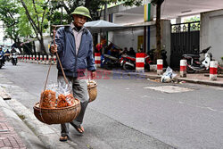 Uliczni sprzedawcy z Hanoi