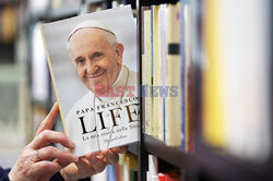 Nowa biografia papieża Franciszka dostępna w Watykanie
