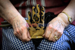 Rękawicznicy ze stuletnią tradycją - AFP