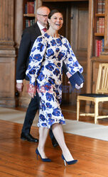 Księżniczka Victoria w kwiecistej sukience
