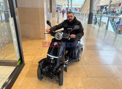 Wyproszono go z centrum handlowego, bo wjechał pojazdem dla niepełnosprawnych