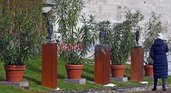Kontrasty w ogrodach Zamku Królewskiego na Wawelu