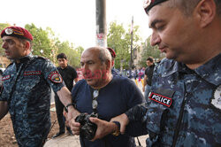 Protesty Ormian przeciw oddawaniu ziemi Azerom