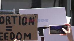 Milla Jovovich na pro-aborcyjnej demonstracji w LA - Backgrid