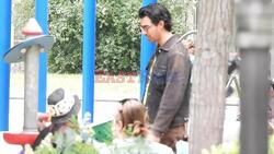 Joe Jonas i Sophie Turner z córką w parku - Backgrid