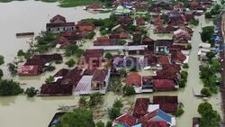 Thousands of houses underwater as dam leak worsens flooding in Indonesia - AFP