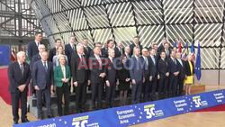 Europejscy przywódcy pozują do zdjęcia grupowego w drugim dniu szczytu - AFP