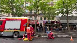 At least three dead in a fire in Paris: firefighters still on site - AFP