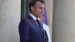 Macron Urges Xi to Ease Trade Tensions  and Support Peace Efforts