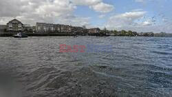 VIDEO: Oxford University Mens Boat Crew practice on The Thames this afternoon at the start of Tideway Week