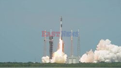 SpaceX Targets Record-Breaking Stock Market Debut