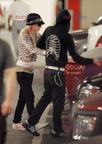 Avril Lavigne z mężem na zakupach