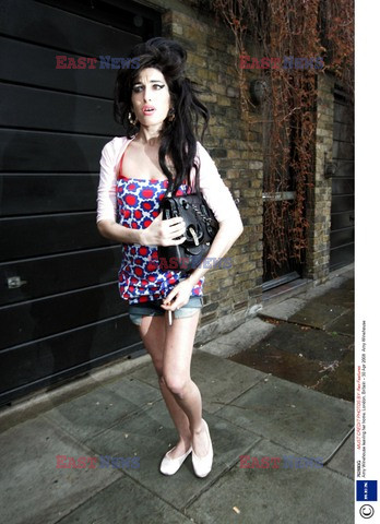 Amy Winehouse pokazuje miłosne ugryzienia męża