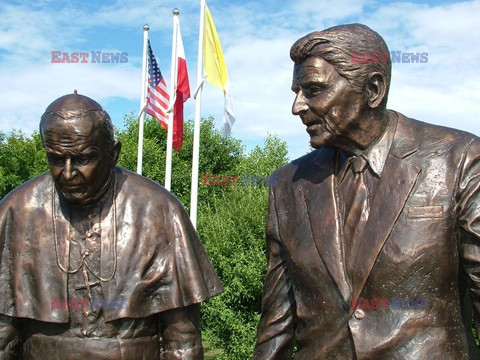 Pomnik Jana Pawła II i Ronalda Regana w Gdańsku