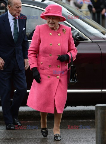 Królowa Elżbieta II na różowo