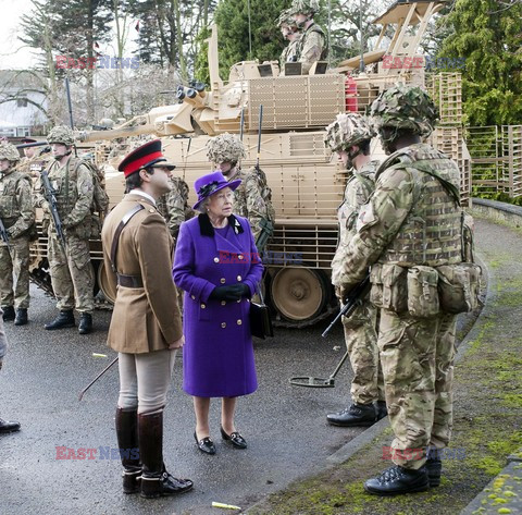 Królowa Elżbieta II odwiedziła żołnierzy