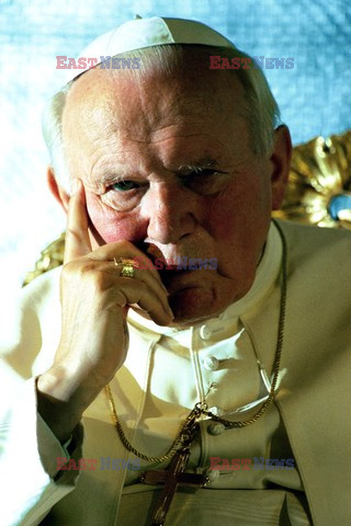 Jan Paweł II - Contrasto