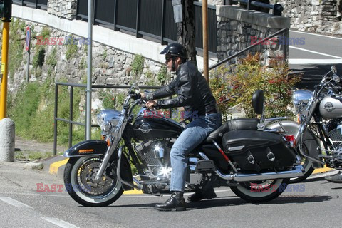 George Clooney na motorze