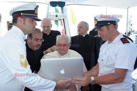 Papiez Fanciszek odwiedzil wyspe Lampedusa