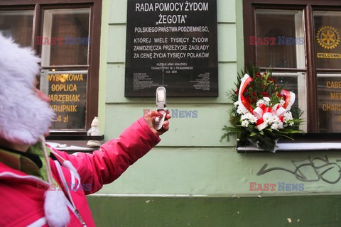 PiS złożył kwiaty przed tablicą ku czci Żegoty w Krakowie