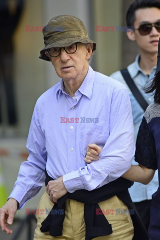 Woody Allen i Soon-Yi Previn na spacerze