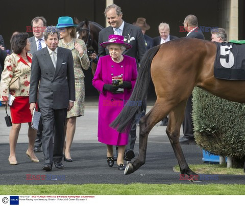 Królowa Elżbieta II na wyścigach konnych