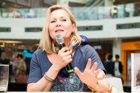 Grażyna Szapołowska promuje książkę "Zapomniałam o tobie" w Empik Arkadia