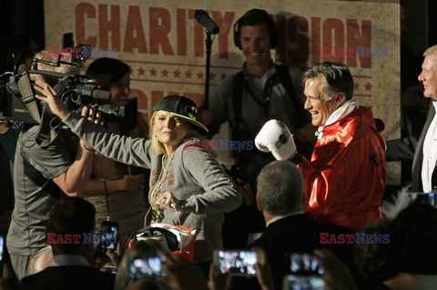 Mitt Romney i Evander Holyfield na ringu