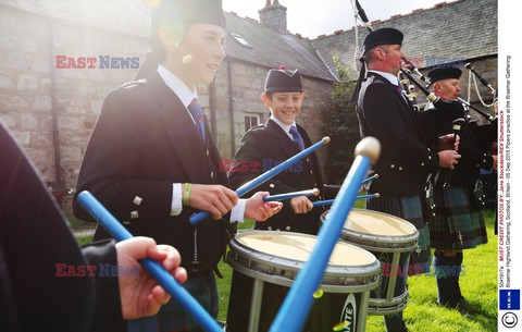 Brytyjska rodzina królewska na Highland Games w Szkocji