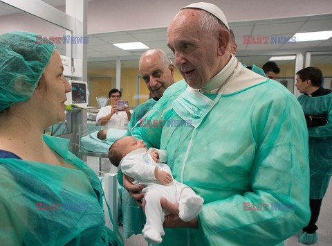 Papież Franciszek na porodówce