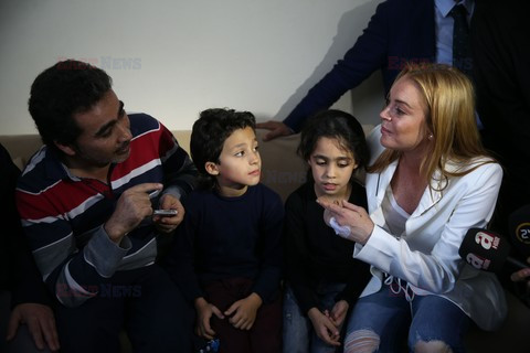 Lindsay Lohan spotyka się z syryjską rodziną w Turcji