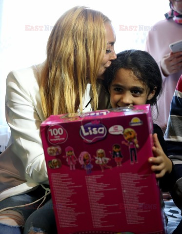 Lindsay Lohan spotyka się z syryjską rodziną w Turcji