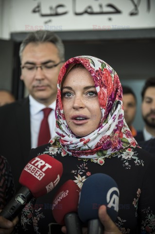 Lindsay Lohan spotyka się z syryjską rodziną w Turcji