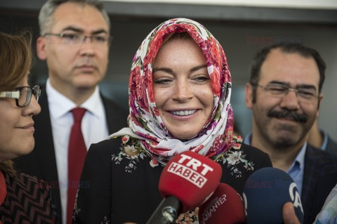 Lindsay Lohan spotyka się z syryjską rodziną w Turcji
