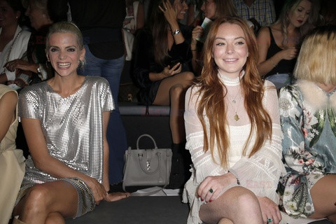 Lindsay Lohan na pokazie mody w Madrycie