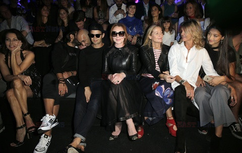 Lindsay Lohan na pokazie mody w Madrycie