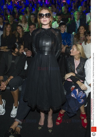 Lindsay Lohan na pokazie mody w Madrycie