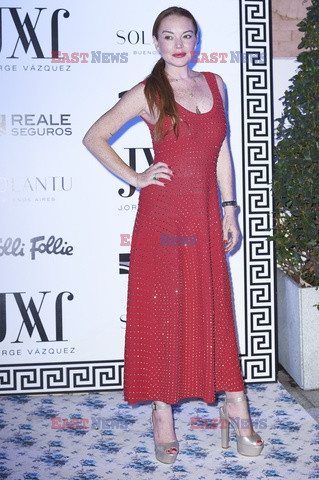 Lindsay Lohan na pokazie mody w Madrycie