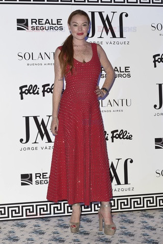 Lindsay Lohan na pokazie mody w Madrycie